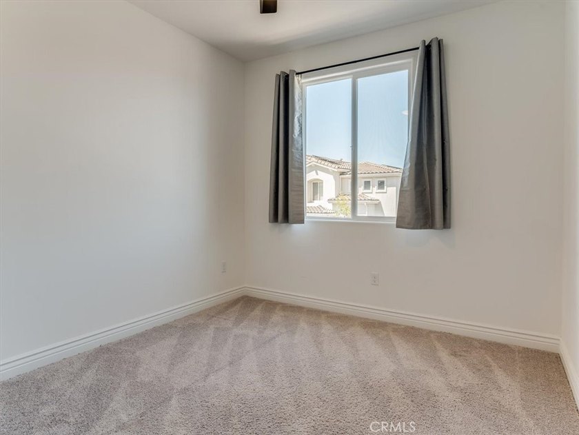 With 3 bedrooms, 2.5 bathrooms, dedicated office, 2,107 sqft of - photo 32