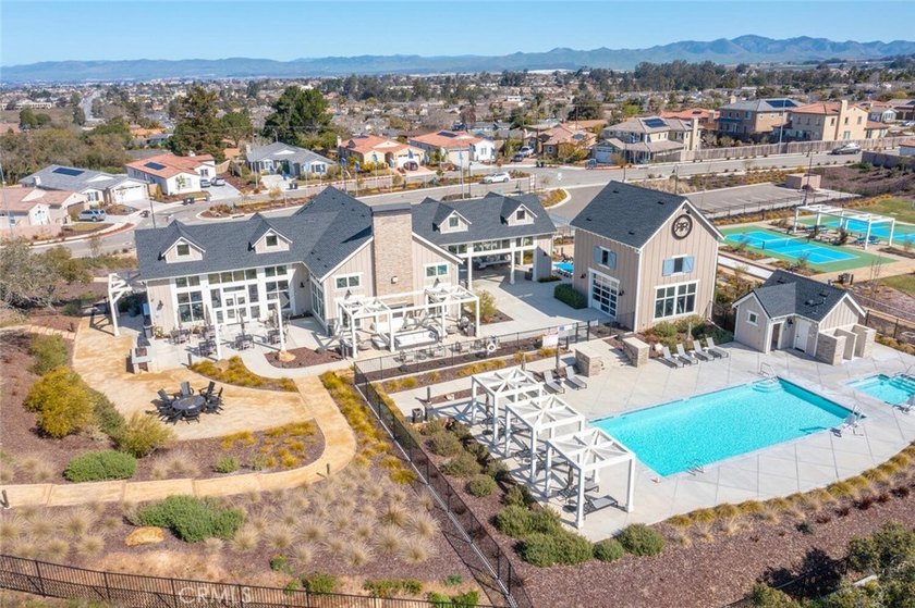 With 3 bedrooms, 2.5 bathrooms, dedicated office, 2,107 sqft of - photo 42