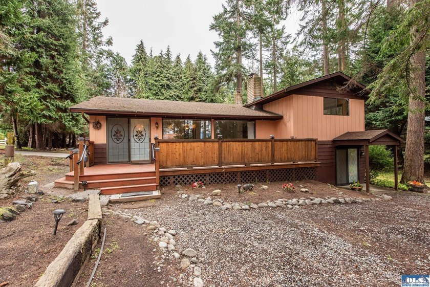 Very nice 2 bedroom, 2.5 bath home on beautifully wooded lot - photo 3