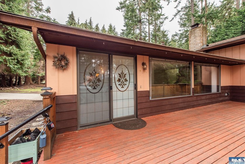 Very nice 2 bedroom, 2.5 bath home on beautifully wooded lot - photo 6