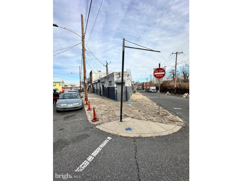 Welcome to 1052-54 Roy St. This large commercial property was - photo 3