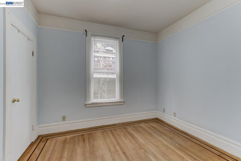 GREAT INVESTMENT! Live upstairs. Rent downstairs. Let San - photo 15