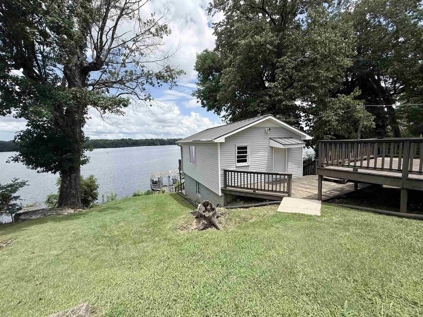 This waterfront home sits on Pickwick Lake. With 119 ft of - photo 17