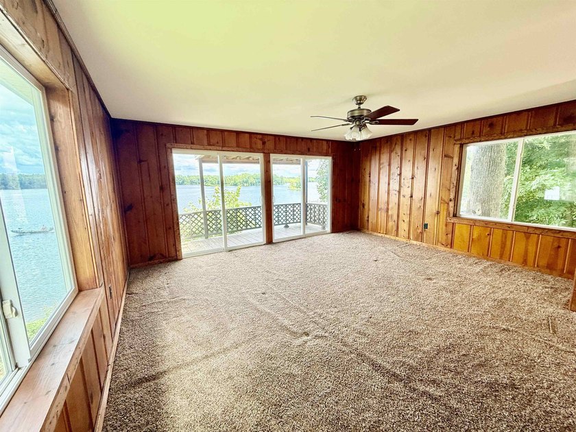 This waterfront home sits on Pickwick Lake. With 119 ft of - photo 20