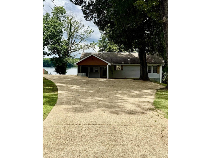 This waterfront home sits on Pickwick Lake. With 119 ft of - photo 34