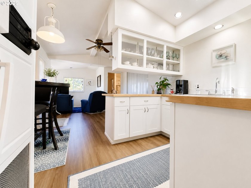 Enjoy coastal living with Pacific Ocean views from this - photo 9