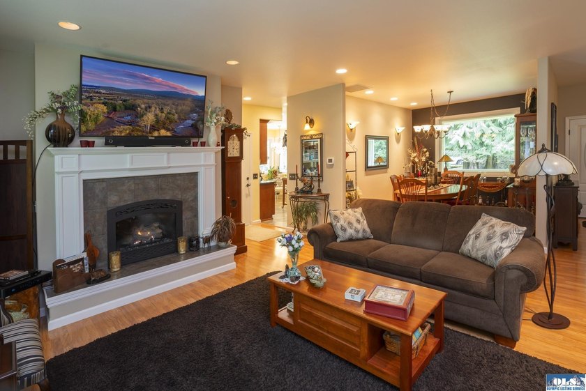 Tucked into the sought-after Panorama Vista community near - photo 6