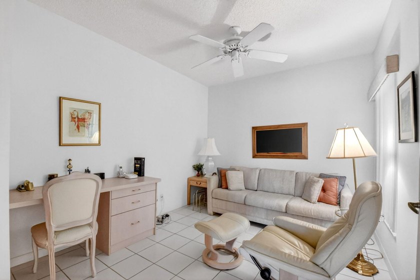 Welcome home to this beautifully maintained first floor condo - photo 12