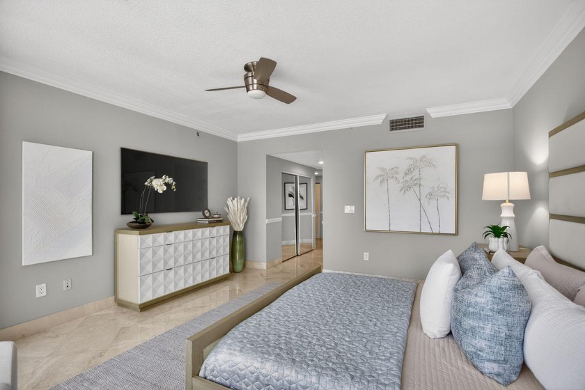 Large 2 bed 2 bath residence at Jackson Tower with panoramic - photo 20