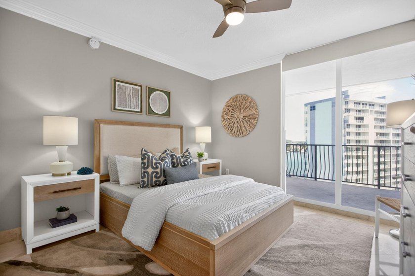 Large 2 bed 2 bath residence at Jackson Tower with panoramic - photo 24