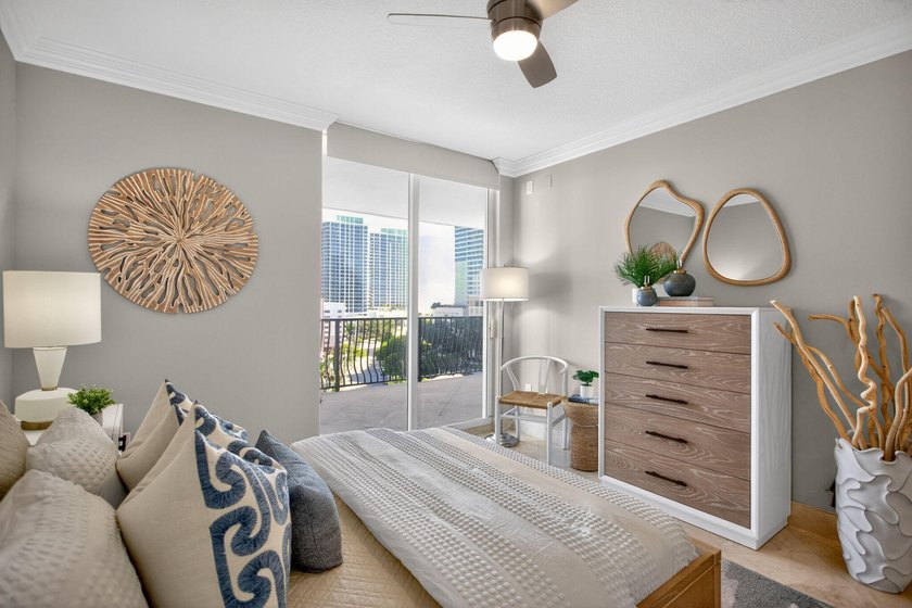 Large 2 bed 2 bath residence at Jackson Tower with panoramic - photo 25