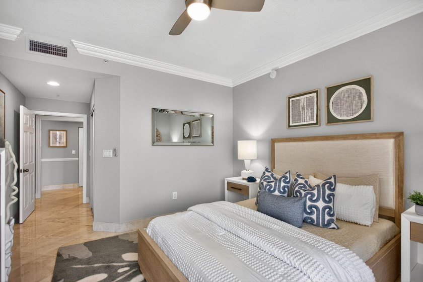 Large 2 bed 2 bath residence at Jackson Tower with panoramic - photo 26
