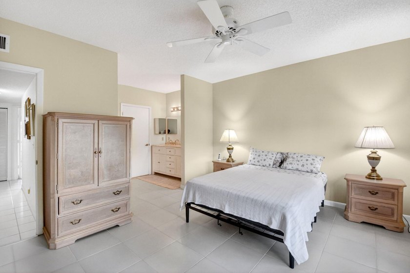 Welcome home to this beautifully maintained first floor condo - photo 28