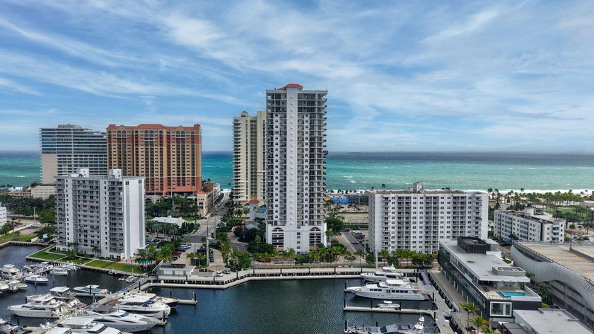 Large 2 bed 2 bath residence at Jackson Tower with panoramic - photo 35
