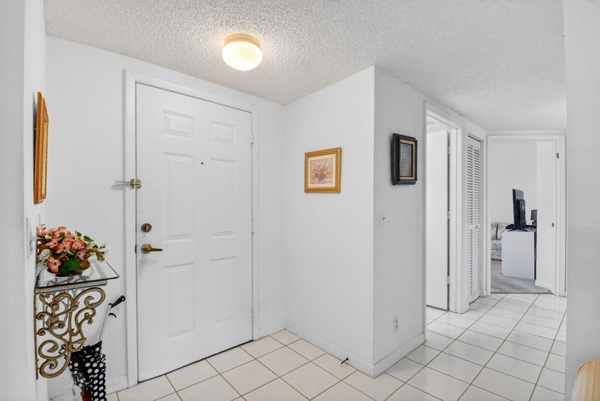 Welcome home to this beautifully maintained first floor condo - photo 36