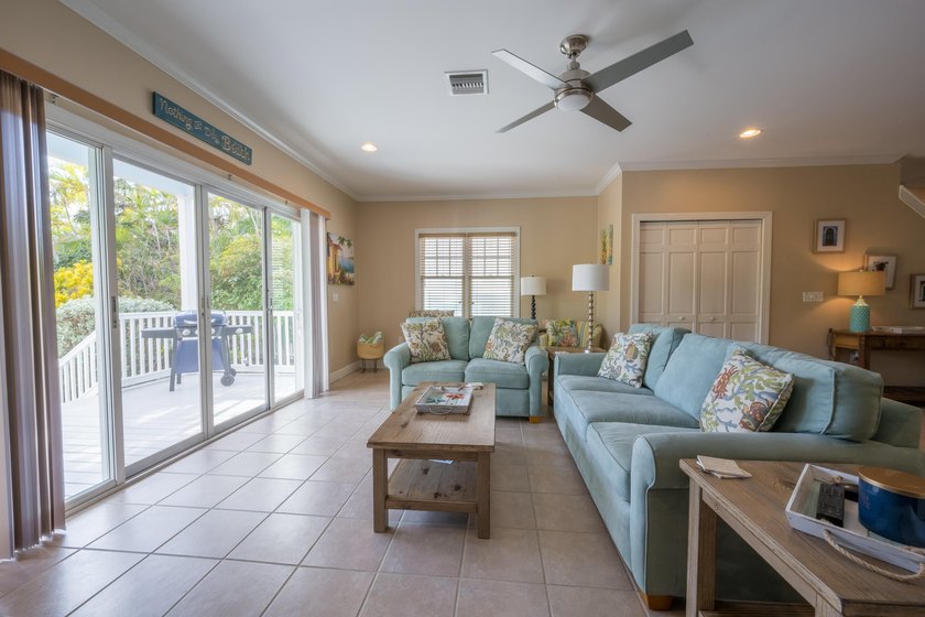 Beautifully maintained Golf Club home overlooking the 17th hole - photo 12