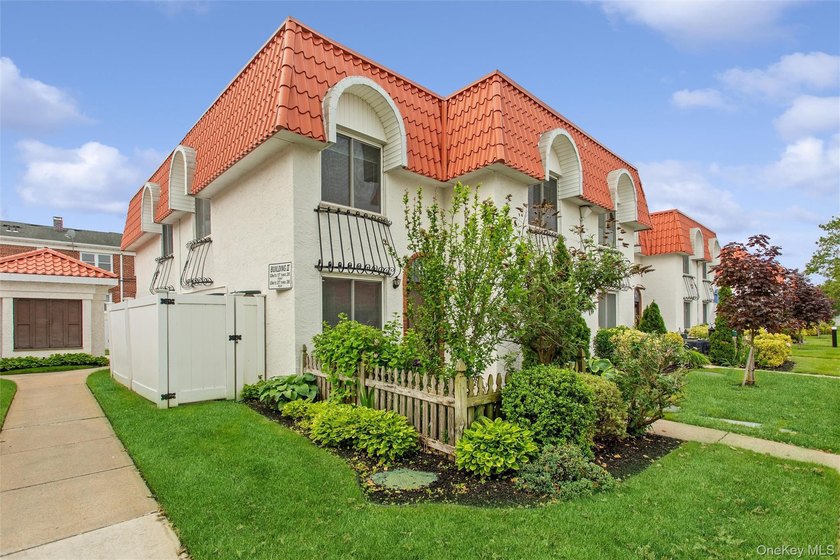 Oceanside Alhambra Condominium Updated Corner Unit 2 Br Duplex - photo 3
