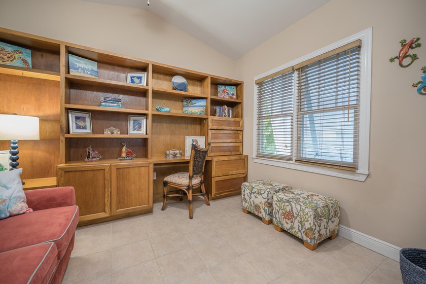 Beautifully maintained Golf Club home overlooking the 17th hole - photo 21