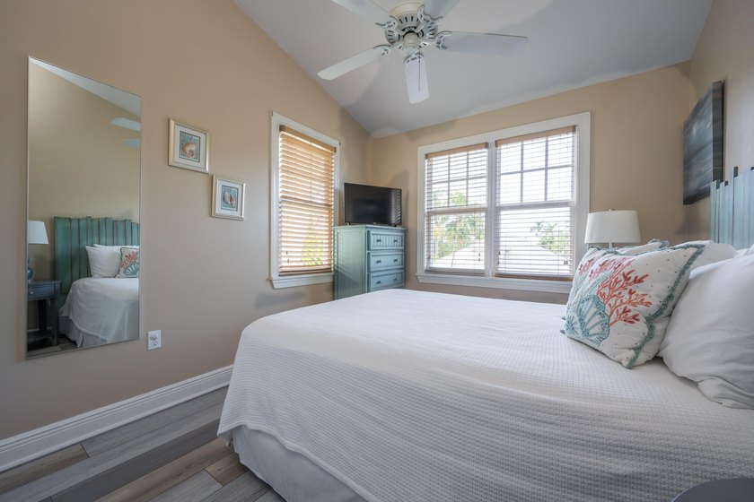 Beautifully maintained Golf Club home overlooking the 17th hole - photo 37