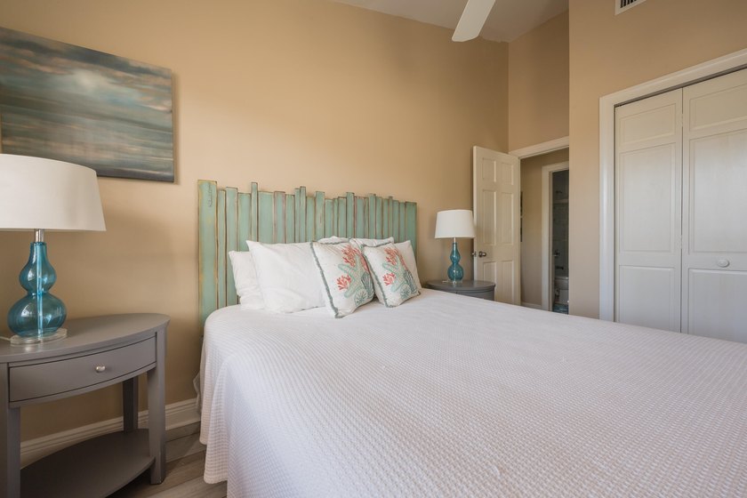 Beautifully maintained Golf Club home overlooking the 17th hole - photo 38