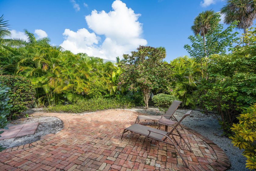 Beautifully maintained Golf Club home overlooking the 17th hole - photo 46