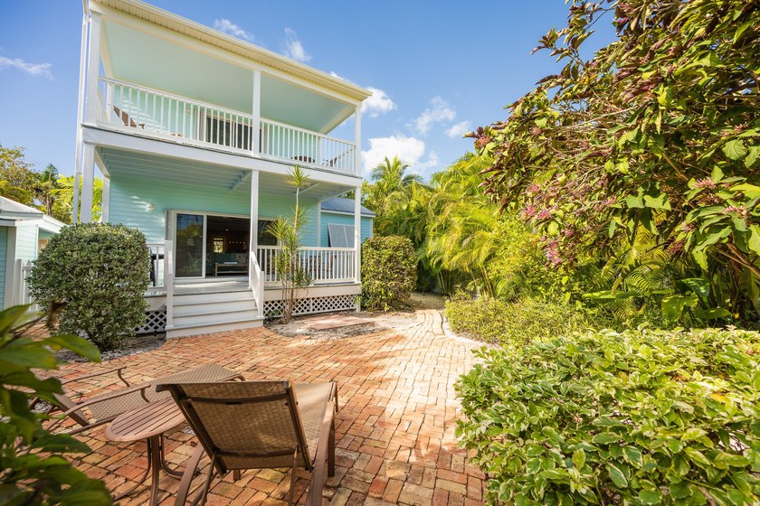 Beautifully maintained Golf Club home overlooking the 17th hole - photo 48