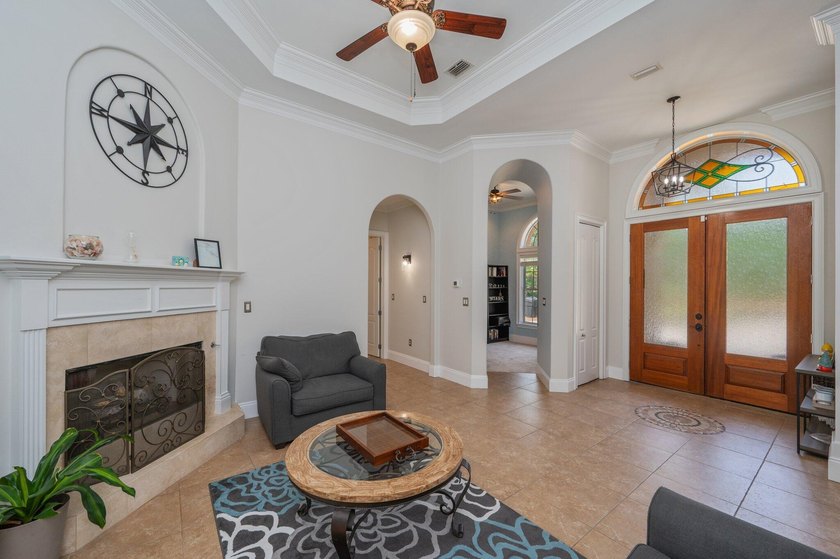 Experience refined, single-level living in the gated golf - photo 5