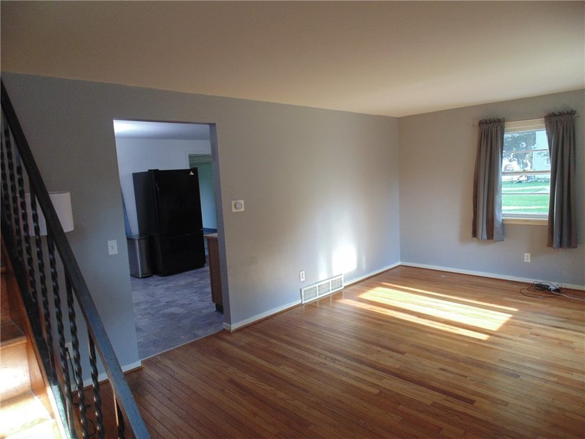 Move right into this well-maintained 4-bedroom Cape Cod in the - photo 7