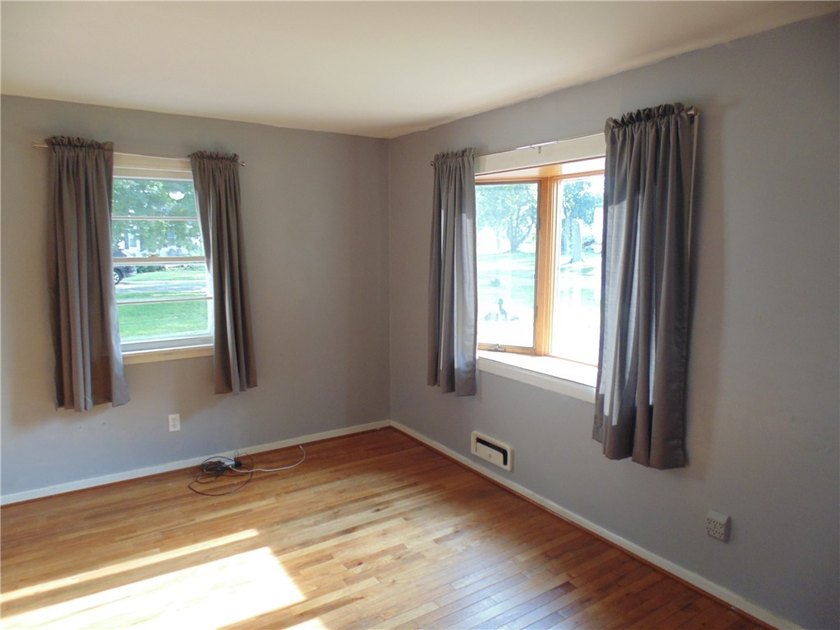 Move right into this well-maintained 4-bedroom Cape Cod in the - photo 8