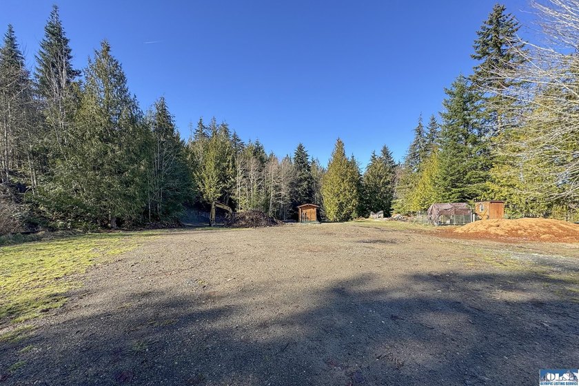 An exceptional 5-acre parcel defined by scenic beauty and - photo 8