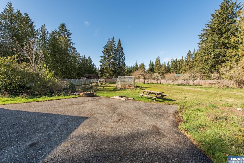 Spacious and beautifully updated 3-bedroom, 3-bath home on 2.80 - photo 10
