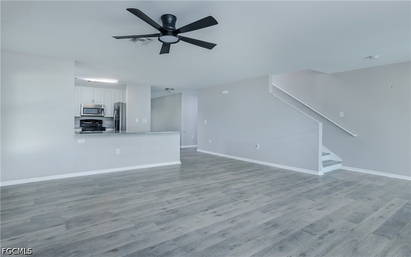 Welcome to this beautifully maintained 4-BEDROOM 3-BATH PLUS DEN - photo 11