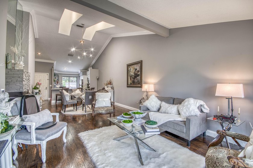 Updated, bright and move-in-ready villa in Landings at River - photo 16