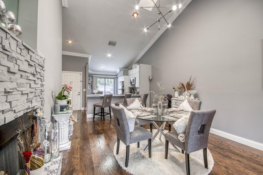 Updated, bright and move-in-ready villa in Landings at River - photo 18