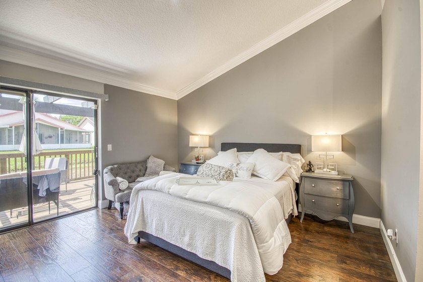 Updated, bright and move-in-ready villa in Landings at River - photo 20