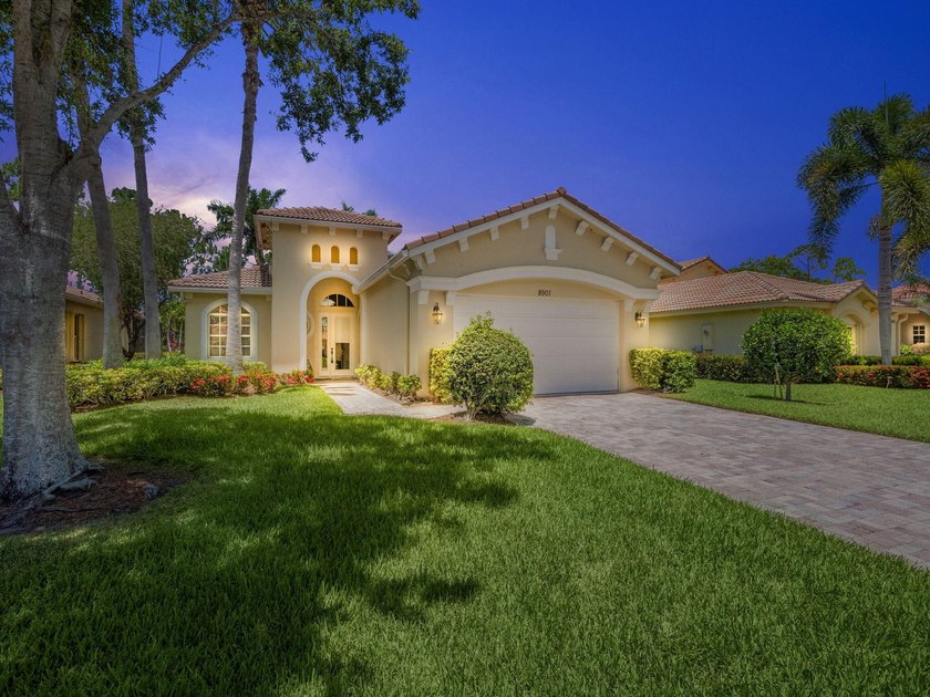 Lovely Furnished Home with Golf Course View. This 2 possible 3BD - photo 22