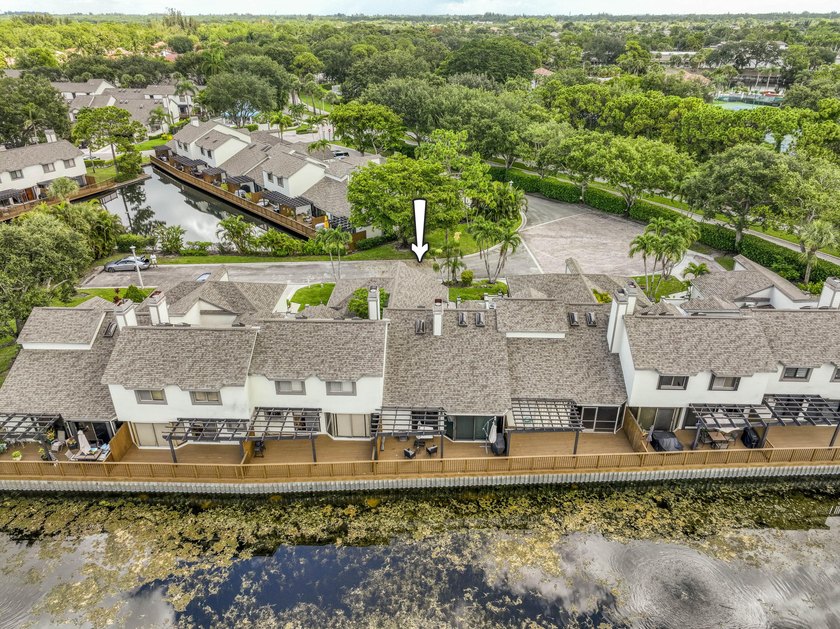 Updated, bright and move-in-ready villa in Landings at River - photo 25