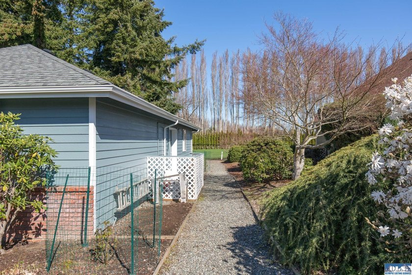 Stunning golf course views in this beautiful one level home - photo 8