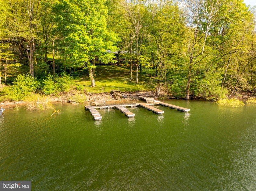 Beautiful stone lakefront home! This property has 2 parcels with - photo 8