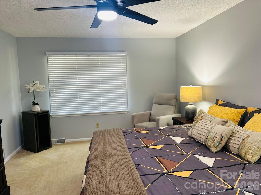 This beautiful Milford Knoll home is tucked away with a - photo 16