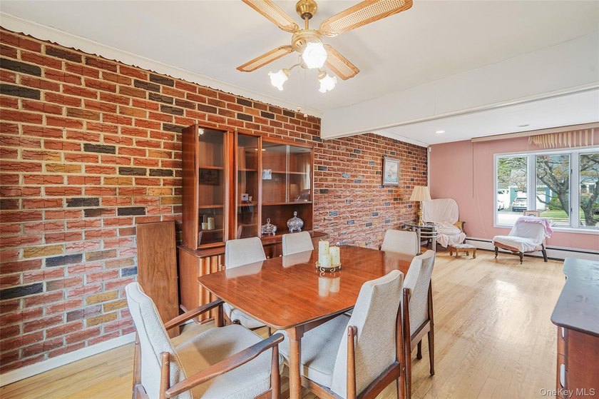 This spacious five-bedroom, two-full-bath corner-lot home in - photo 5