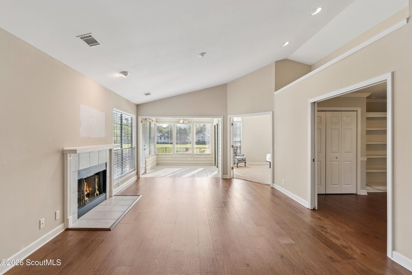 Welcome home to this inviting single-level cottage tucked away - photo 6