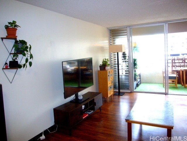 A Boutique condo Located on the Diamond Head side of the Ala Wai - photo 3