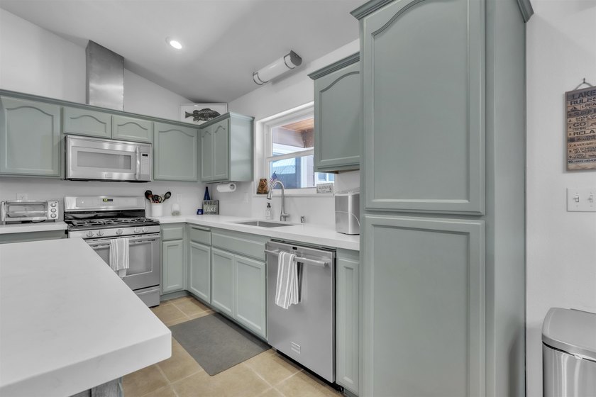 Located in the beautiful Bailey Creek neighborhood of Lake - photo 8