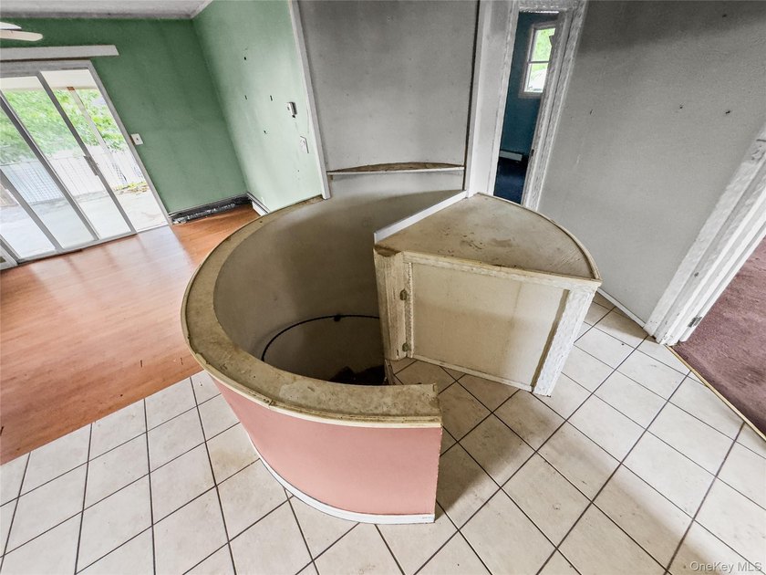 Bring your vision and transform this spacious colonial into the - photo 29