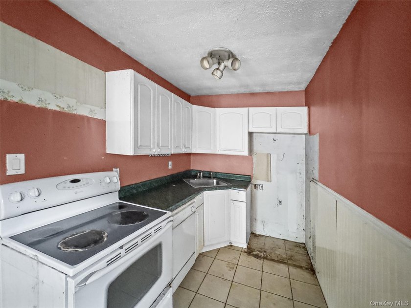 Bring your vision and transform this spacious colonial into the - photo 32