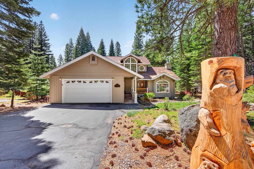 This charming Lake Almanor West property sits on a level - photo 2