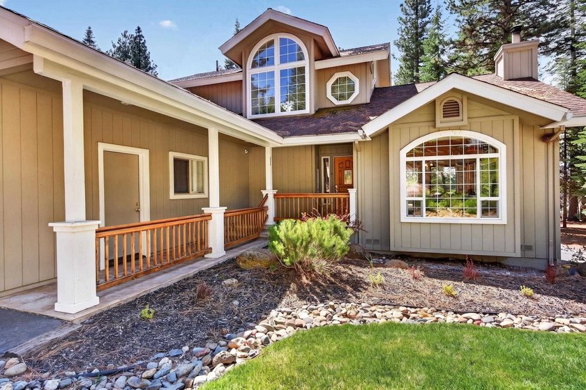 This charming Lake Almanor West property sits on a level - photo 3