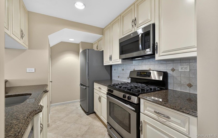 This impeccable Arbor model condominium at Oak Park at - photo 9