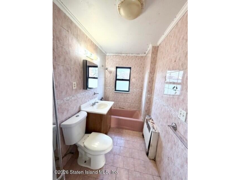 Welcome to this Charming Single Family in the Desirable - photo 8